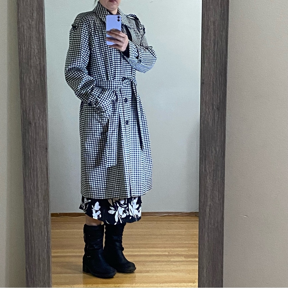 Badgley Mischka Plaid Trench Coat with Satin Blue Lining - Picture 4 of 17